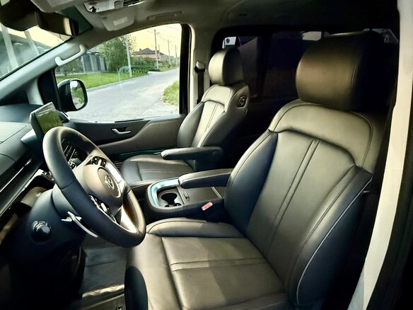 2021 Hyundai Staria I, чёрный, 4050000 рублей - вид 9