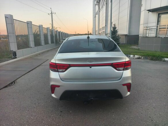 2017 Kia Rio IV, серебристый, 616000 рублей - вид 5