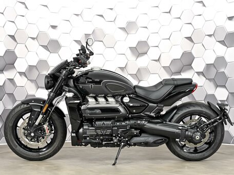 2026 Triumph Rocket 3, чёрный, 3190000 рублей, вид 4