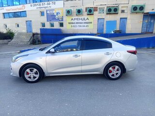 2017 Kia Rio IV, серебристый, 880000 рублей, вид 4