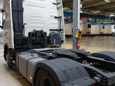 2023 Volvo FH, белый, 12500000 рублей, вид 2