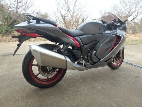 2023 Suzuki GSX 1300 R Hayabusa, серый, 2000000 рублей, вид 3