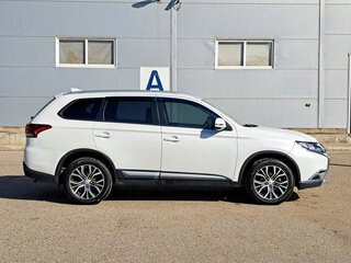 2018 Mitsubishi Outlander III Рестайлинг 2, белый, 1255000 рублей, вид 4