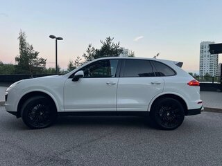 2016 Porsche Cayenne S II Рестайлинг (958), белый, 4100000 рублей, вид 5