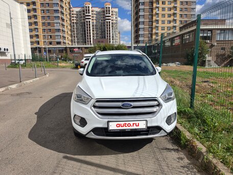2018 Ford Kuga II Рестайлинг, белый, 1350000 рублей, вид 1