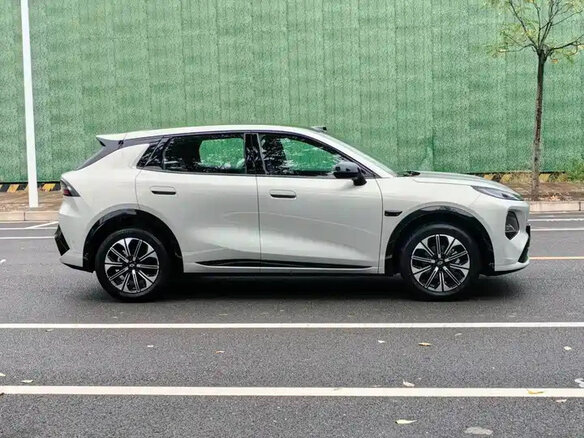 2026 Changan Qiyuan Q05 51.9 kWh II, серебристый - вид 17
