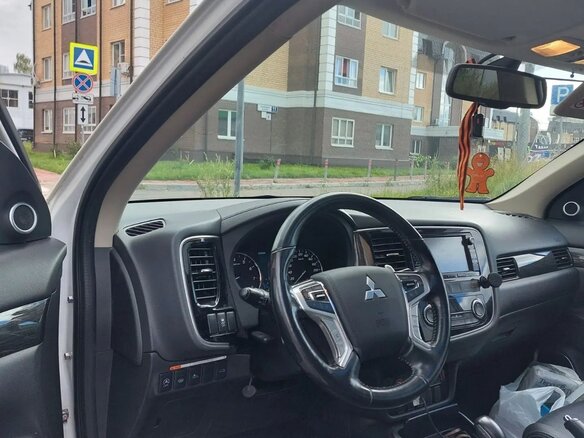 2016 Mitsubishi Outlander III Рестайлинг 2, белый, 1900000 рублей - вид 11