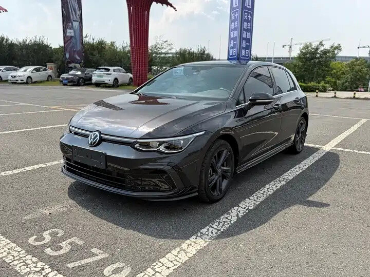 Открыть фотографии: Volkswagen Golf VIII