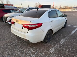 2014 Kia Rio 6-speed III, белый, 580000 рублей, вид 4