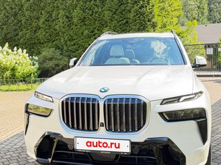 2023 BMW X7 40i I (G07) Рестайлинг, белый, 12100000 рублей, вид 2