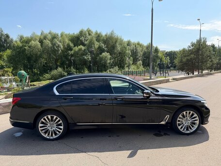 2017 BMW 7 серии Long 750Ld xDrive VI (G11/G12), чёрный, 3530000 рублей, вид 3