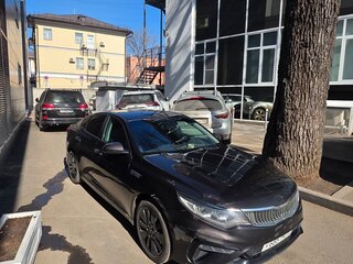 2018 Kia Optima IV Рестайлинг, коричневый, 1700000 рублей, вид 2