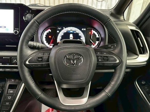 2023 Toyota Voxy IV (R90), белый - вид 15