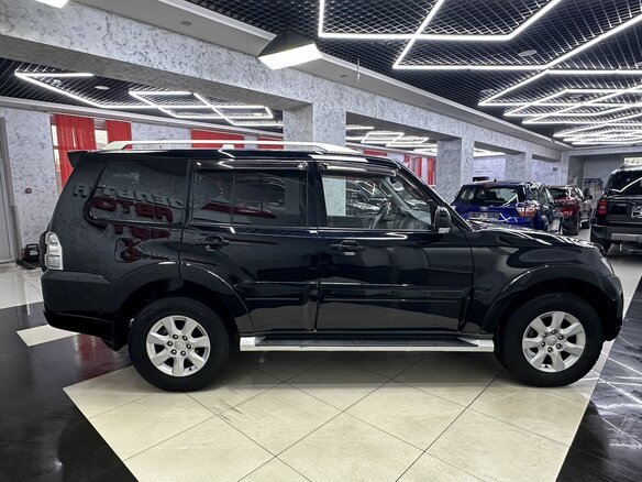2011 Mitsubishi Pajero IV Рестайлинг 1, чёрный, 1899000 рублей - вид 5