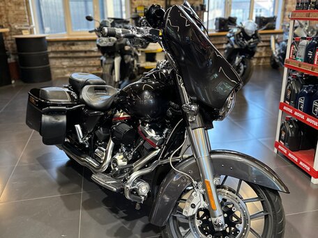 2019 Harley-Davidson CVO Street Glide, серый, 2950000 рублей, вид 3