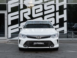 2015 Toyota Camry VII (XV50) Рестайлинг, белый, 2035000 рублей, вид 3