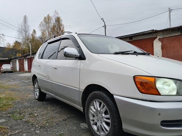 1997 Toyota Ipsum I (M10), белый, 350000 рублей - вид 6