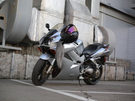 2003 Honda VFR 800, серебристый, 490000 рублей, вид 2