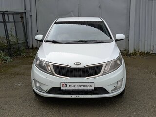 2014 Kia Rio 5-speed III, белый, 699000 рублей, вид 2
