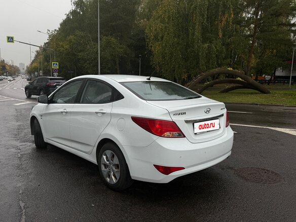 2015 Hyundai Solaris I Рестайлинг, белый, 1100000 рублей - вид 12