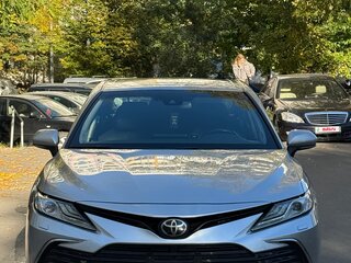 2021 Toyota Camry VIII (XV70) Рестайлинг, серебристый, 3500000 рублей, вид 5