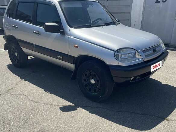 2004 Chevrolet Niva I, серебристый, 500000 рублей - вид 3