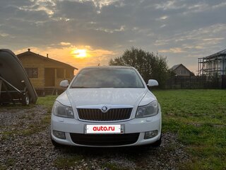 2012 Skoda Octavia II (A5) Рестайлинг, белый, 800000 рублей, вид 1