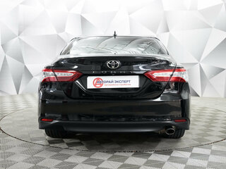 2021 Toyota Camry VIII (XV70) Рестайлинг, чёрный, 2818000 рублей, вид 4