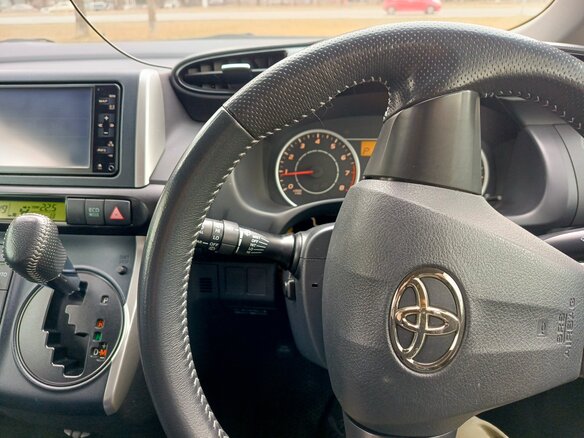 2010 Toyota Wish II, чёрный, 1450000 рублей - вид 11