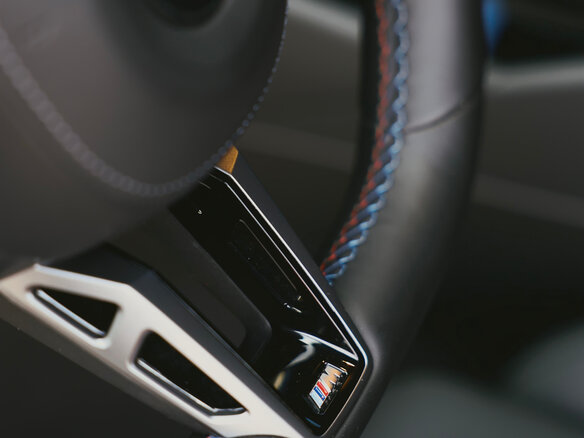 2025 BMW M5 VII (G90), красный, 20000000 рублей - вид 32