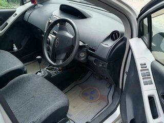 2010 Toyota Vitz II (XP90), серый, 490000 рублей, вид 5