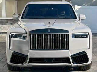 2025 Rolls-Royce Cullinan Black Badge I Рестайлинг (Series II), серебристый, 52598831 рублей, вид 1