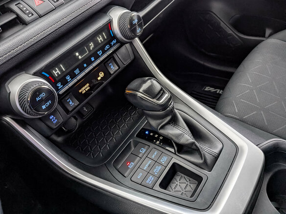 2021 Toyota RAV4 V (XA50), белый, 2865000 рублей - вид 27