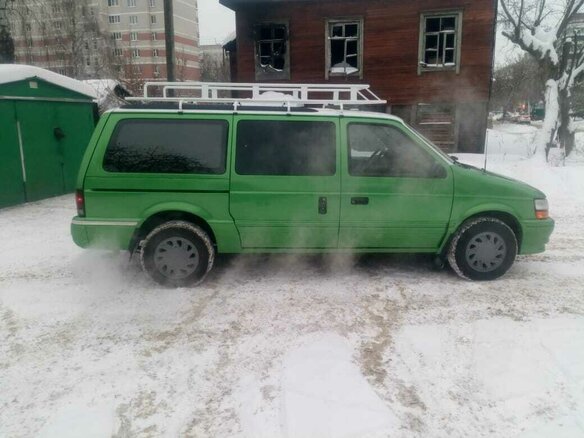 1993 Dodge Caravan Grand II, зелёный - вид 5