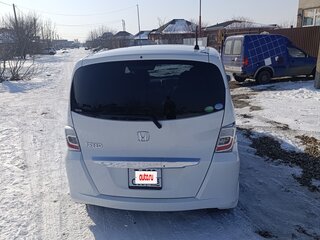 2014 Honda Freed I Рестайлинг, белый, 1495000 рублей, вид 4