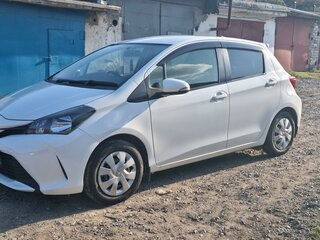 2016 Toyota Vitz III (XP130) Рестайлинг, белый, 925000 рублей, вид 1