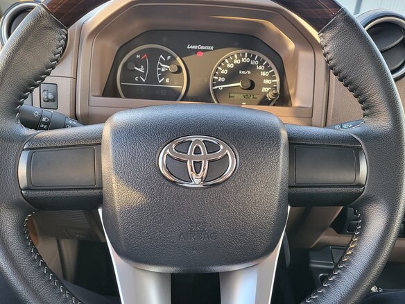 2022 Toyota Land Cruiser 71 70 Series Рестайлинг 1, белый, 7350000 рублей - вид 15