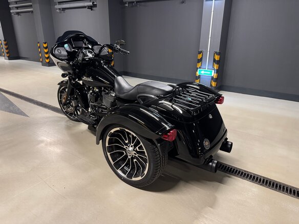 2024 Harley-Davidson Road Glide 3, чёрный, 4300000 рублей - вид 4