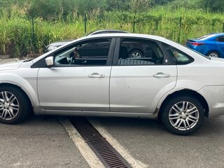 2008 Ford Focus II Рестайлинг, серебристый, 500000 рублей, вид 4