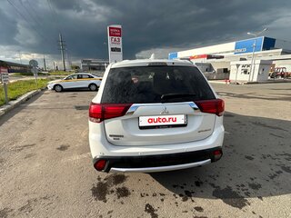 2018 Mitsubishi Outlander III Рестайлинг 2, белый, 2550000 рублей, вид 3