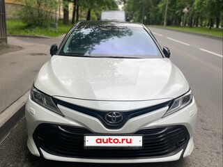 2020 Toyota Camry VIII (XV70), белый, 2350000 рублей, вид 1