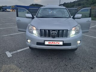 2010 Toyota Land Cruiser Prado 150 Series, серебристый, 3150000 рублей, вид 2