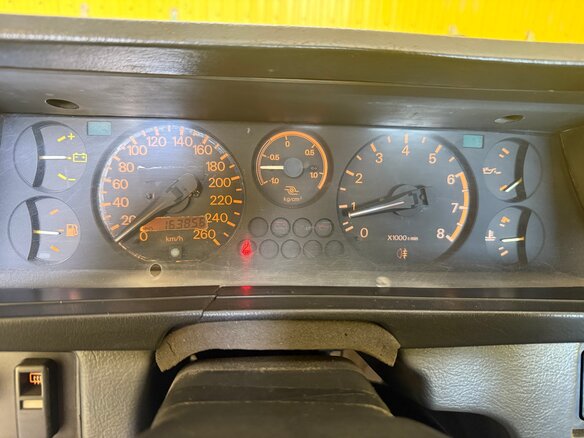 1988 Mitsubishi Starion, красный, 990000 рублей - вид 18