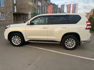 2015 Toyota Land Cruiser Prado 150 Series Рестайлинг 1, белый, 3650000 рублей, вид 3
