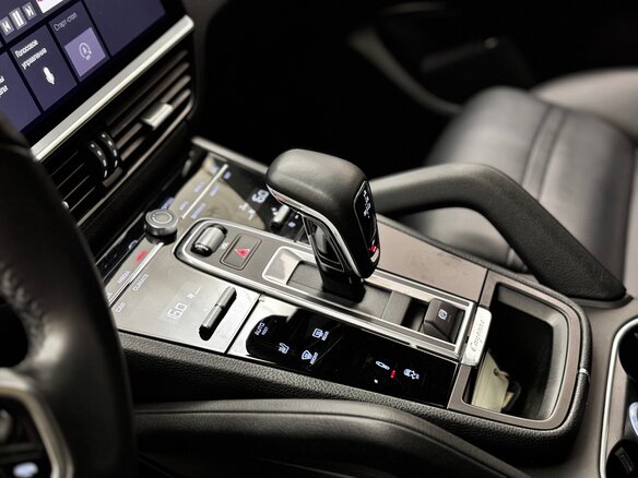 2020 Porsche Cayenne Coupé III, серый - вид 18
