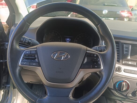2017 Hyundai Solaris II, серый, 1400000 рублей - вид 6