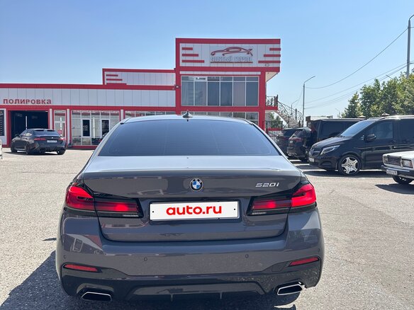 2022 BMW 5 серии 520i VII (G30/G31/G38) Рестайлинг, серый, 4850000 рублей - вид 1