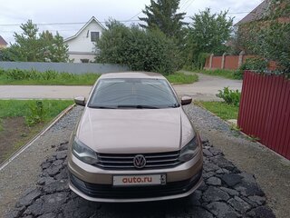 2015 Volkswagen Polo V Рестайлинг, бежевый, 1050000 рублей, вид 2
