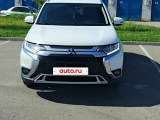 2019 Mitsubishi Outlander III Рестайлинг 3, белый, 1900000 рублей, вид 1
