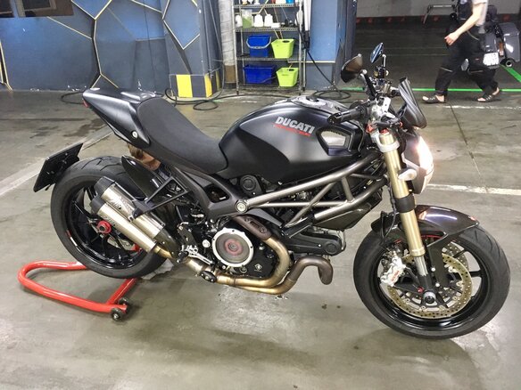 2011 Ducati Monster 1100, чёрный - вид 2